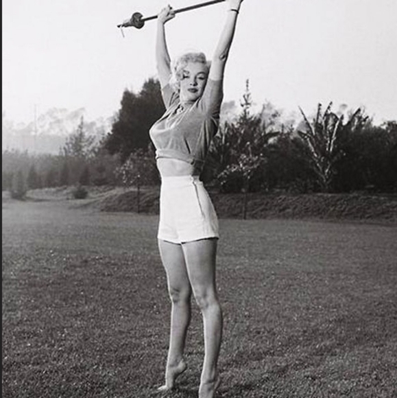 Marilyn Monroe Workout with Barbell - Picture 2 of 2
